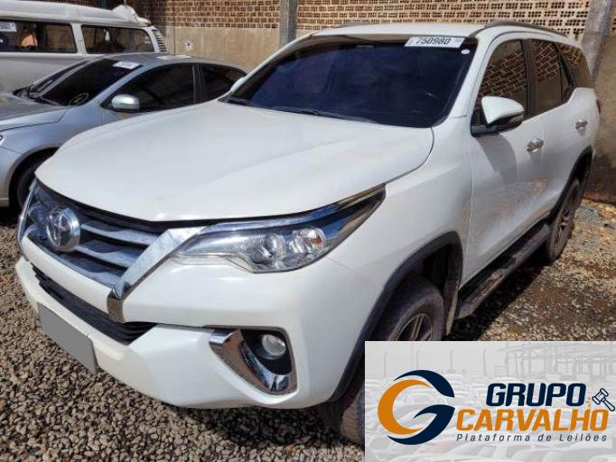 TOYOTA HILUX SW4 19/19