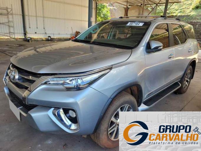 TOYOTA HILUX SW4 16/16 TOYOTA HILUX SW4 16/16