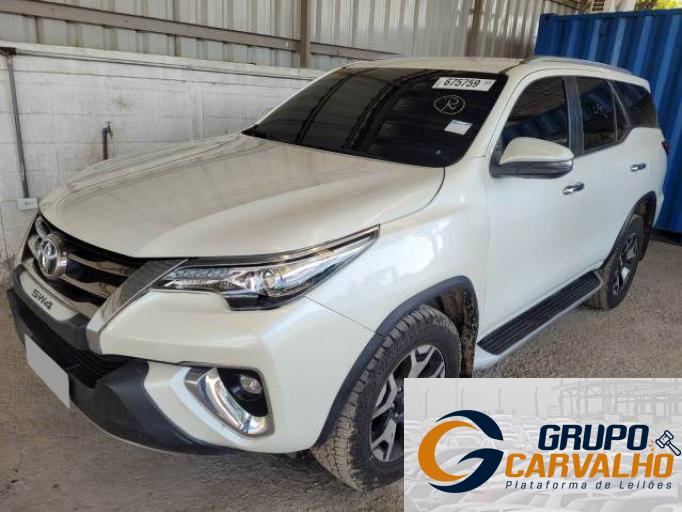 TOYOTA HILUX SW4 19/20 TOYOTA HILUX SW4 19/20